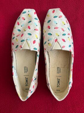 Toms slip on woman's shoes size 9.5 with xmas light decorations-very comfortable
